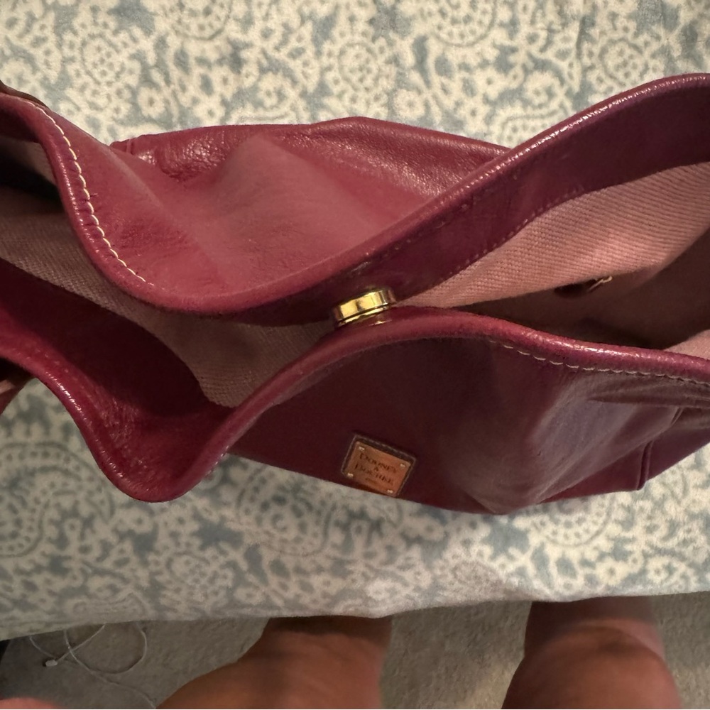 Dooney & Bourke Burgundy Leather weekender 22in by 16in - Picture 5 of 12